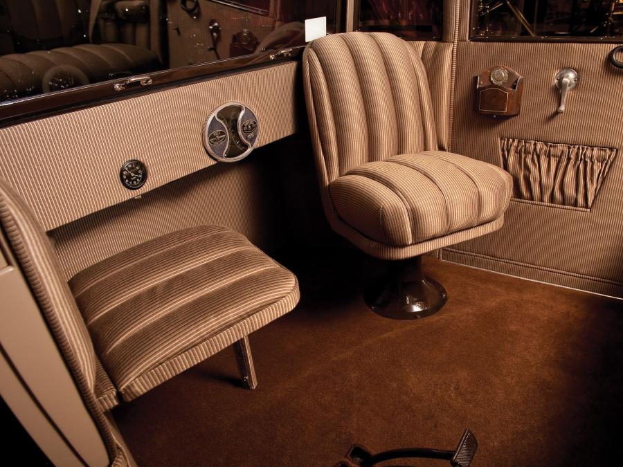  Detroit Electric Model 82 Brougham 1920 года  (фото 3 из 19)